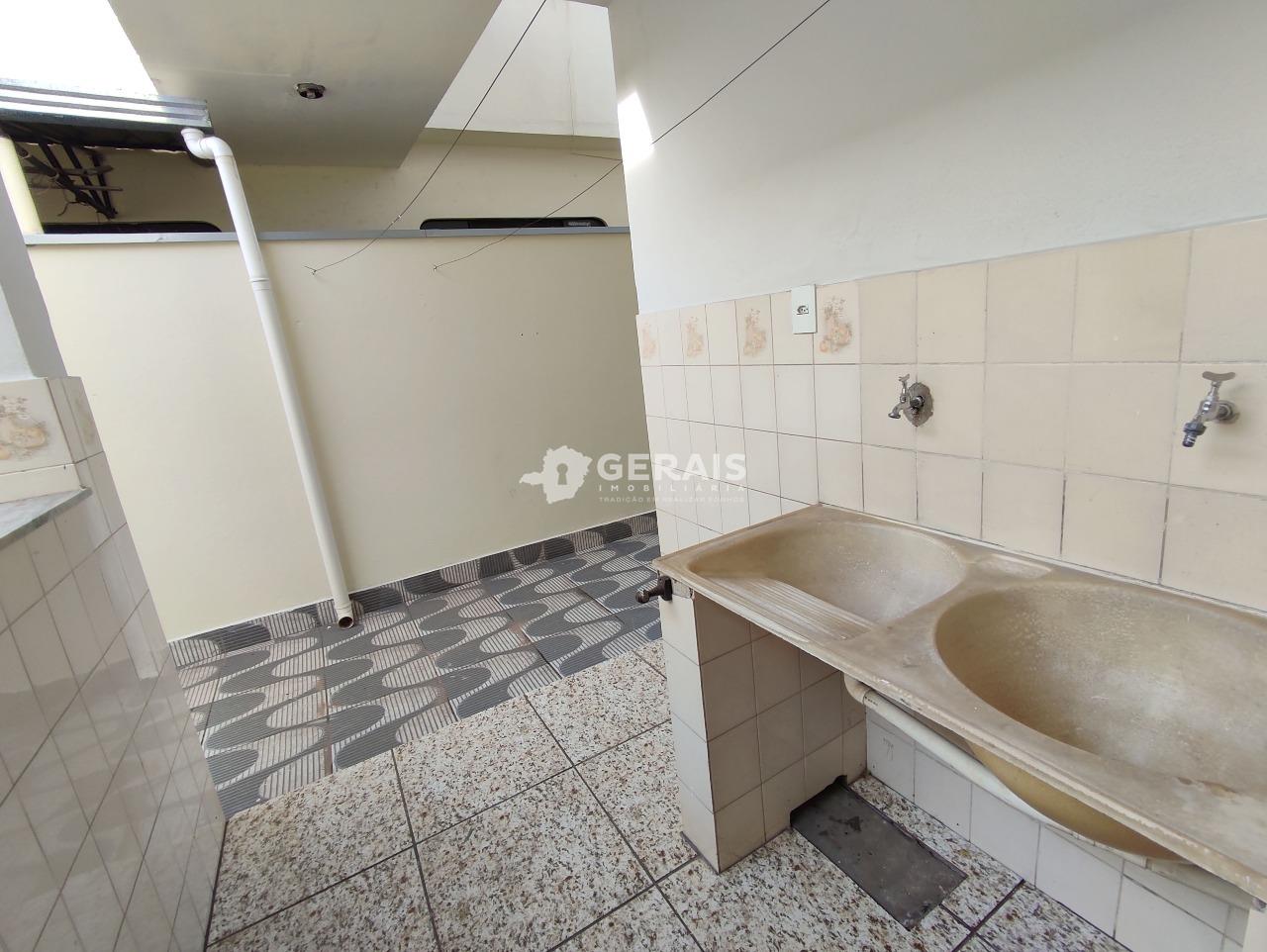 Casa para aluguel no TIETE: 09 - ÁREA DE SERVIÇO