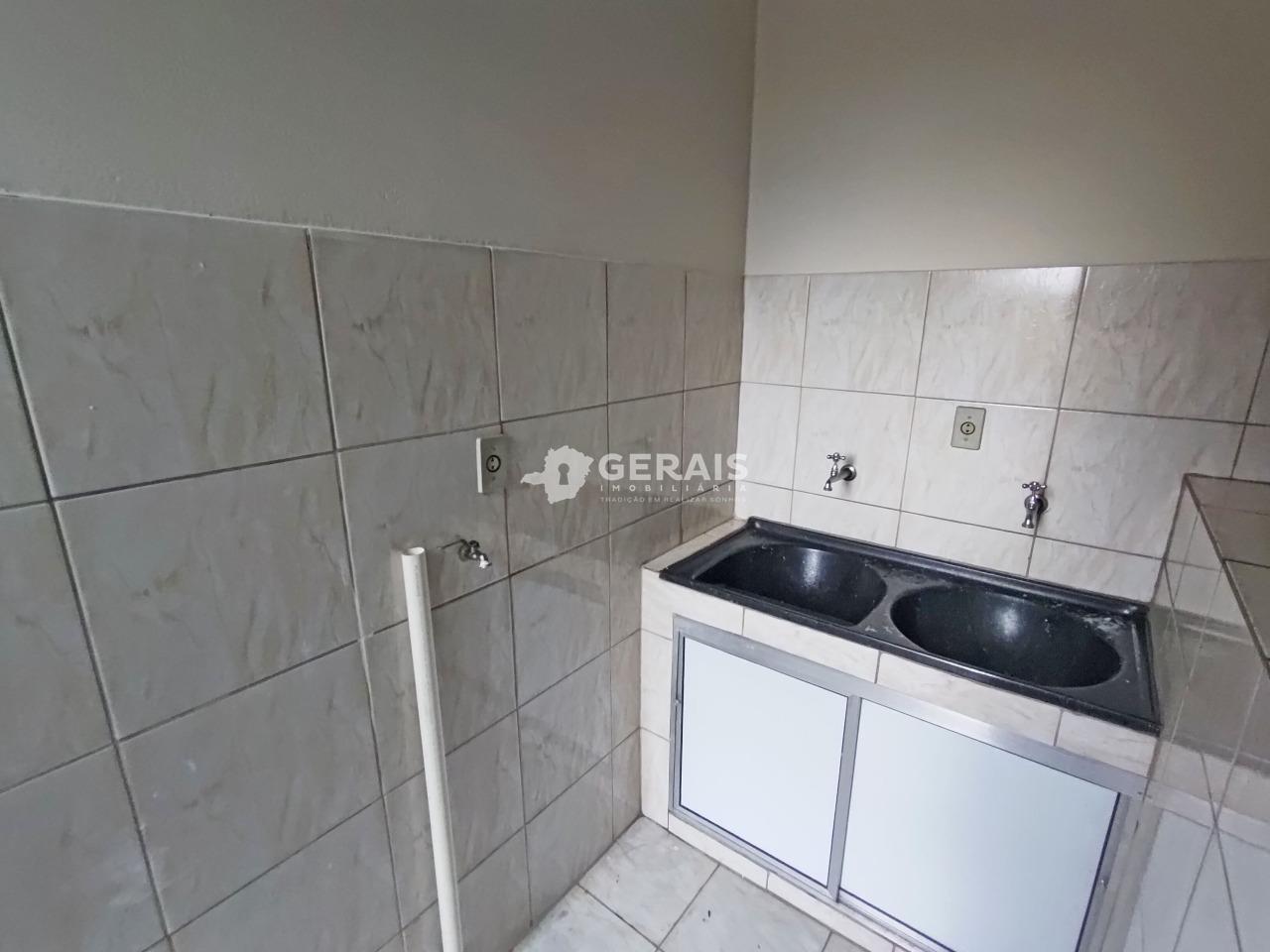 Casa para aluguel no LP PEREIRA: 08- ÁREA DE SERVIÇO