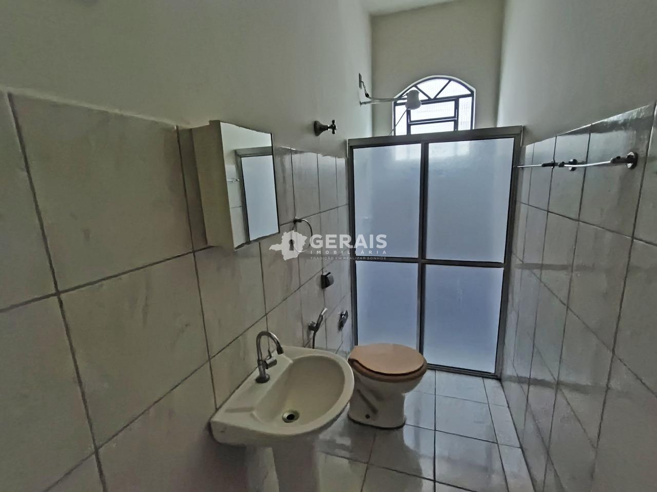 Casa para aluguel no LP PEREIRA: 07- BANHO SOCIAL