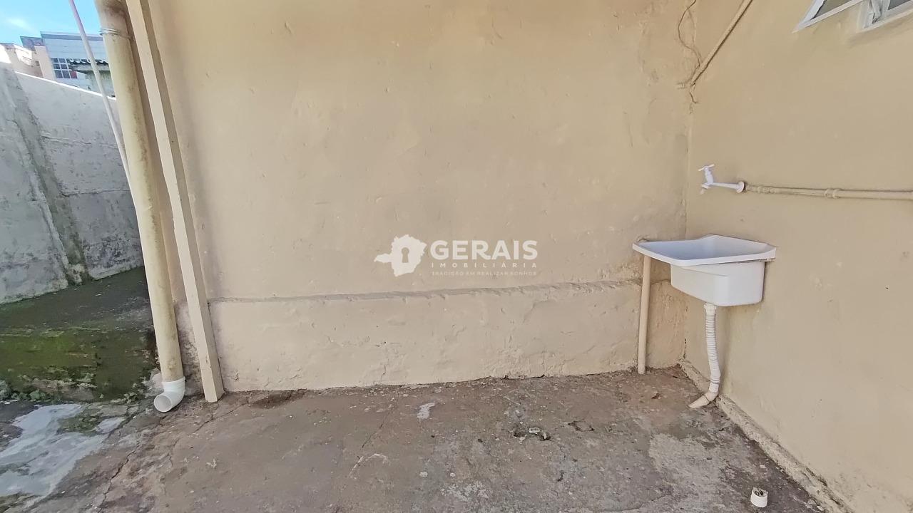 Casa para aluguel no CENTRO: 09- ÁREA DE SERVIÇO