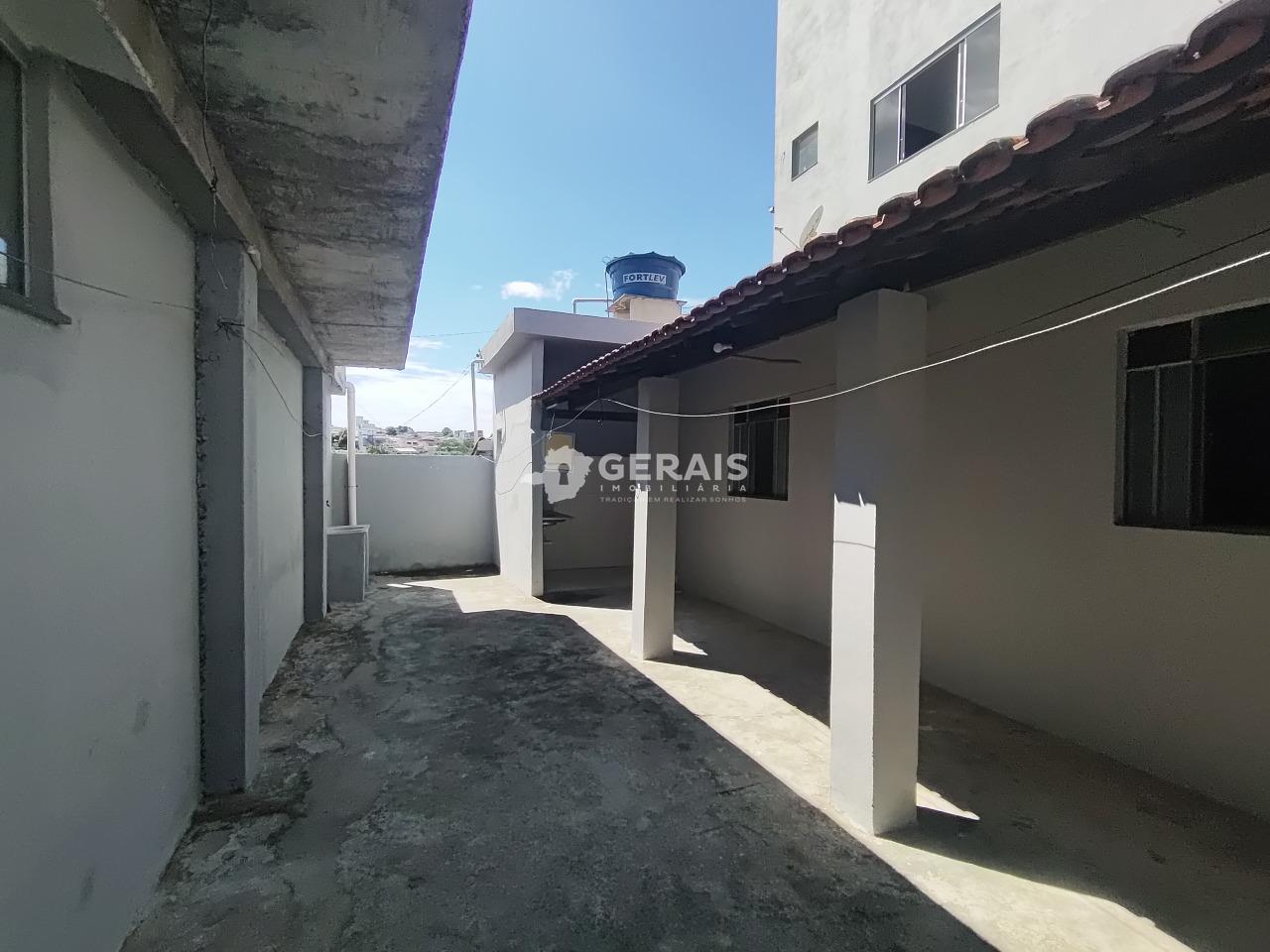 Barracão para aluguel no REALENGO: 08 - QUINTAL