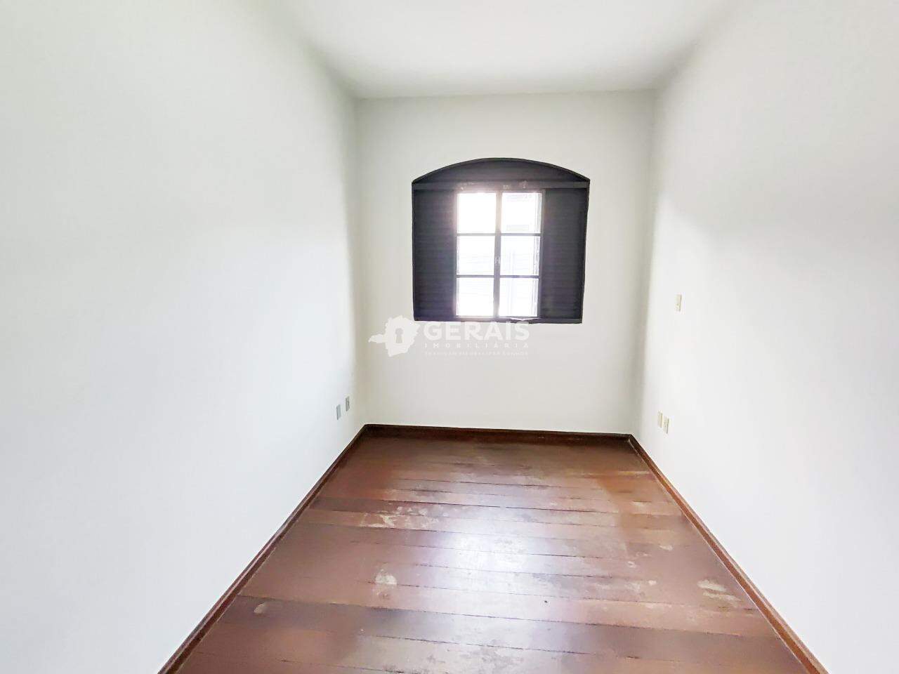 Casa para aluguel no PLANALTO: 05- QUARTO 01