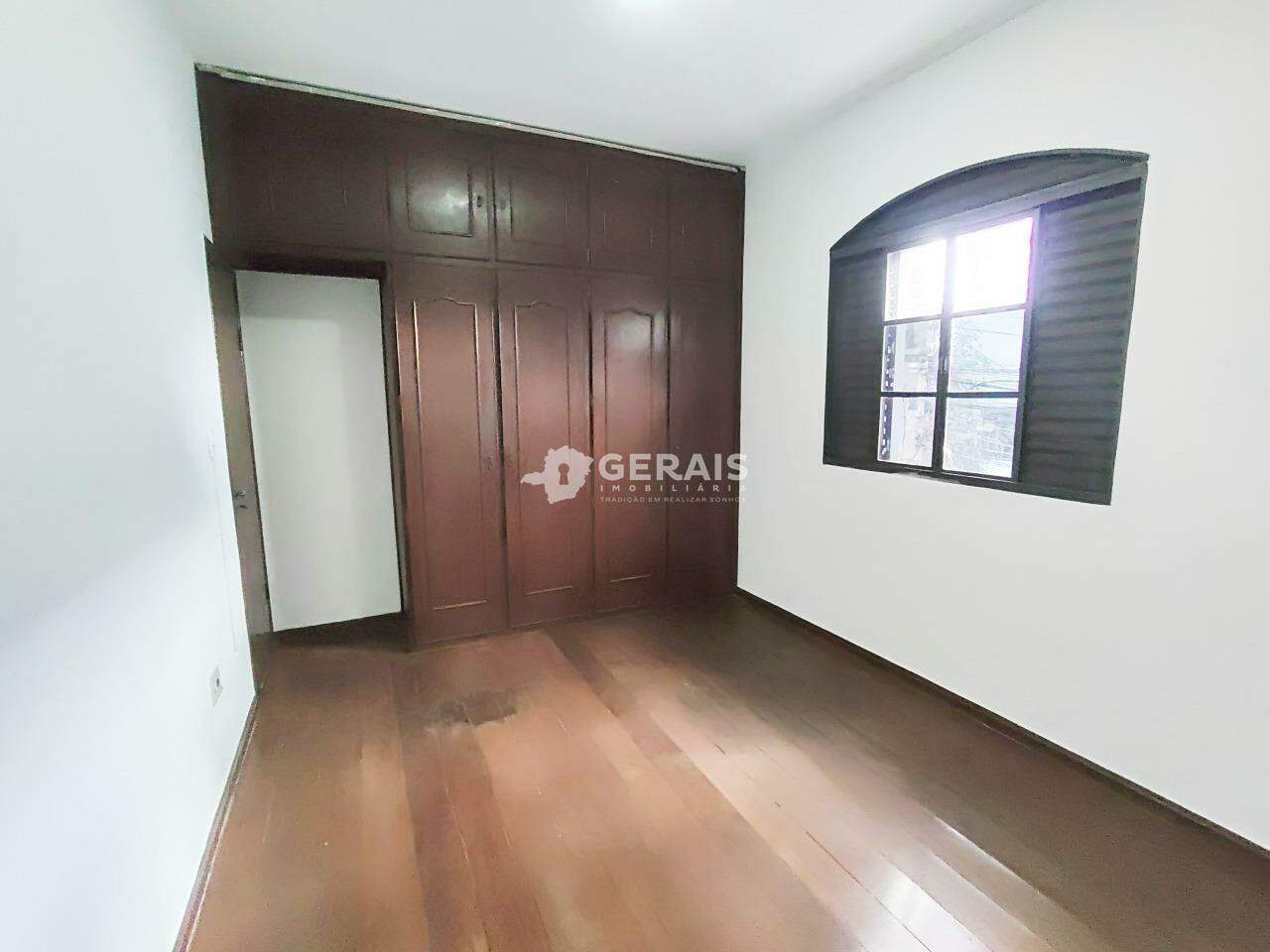 Casa para aluguel no PLANALTO: 07- QUARTO SUÍTE