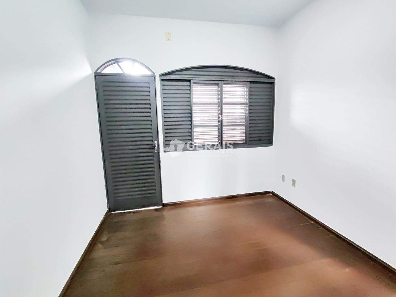 Casa para aluguel no PLANALTO: 03- SALA
