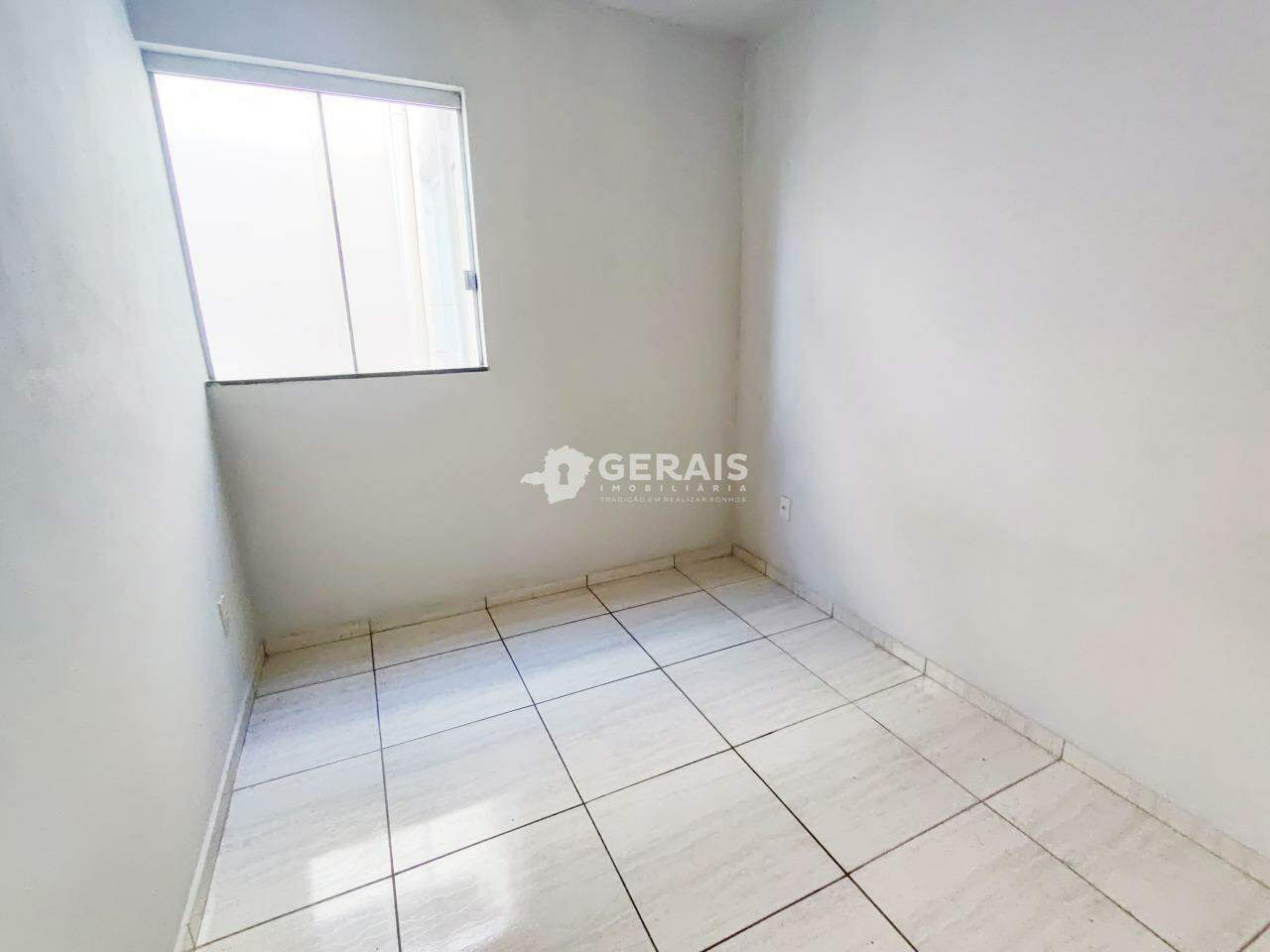 Casa para aluguel no SAGRADA FAMILIA: 04 - QUARTO 01