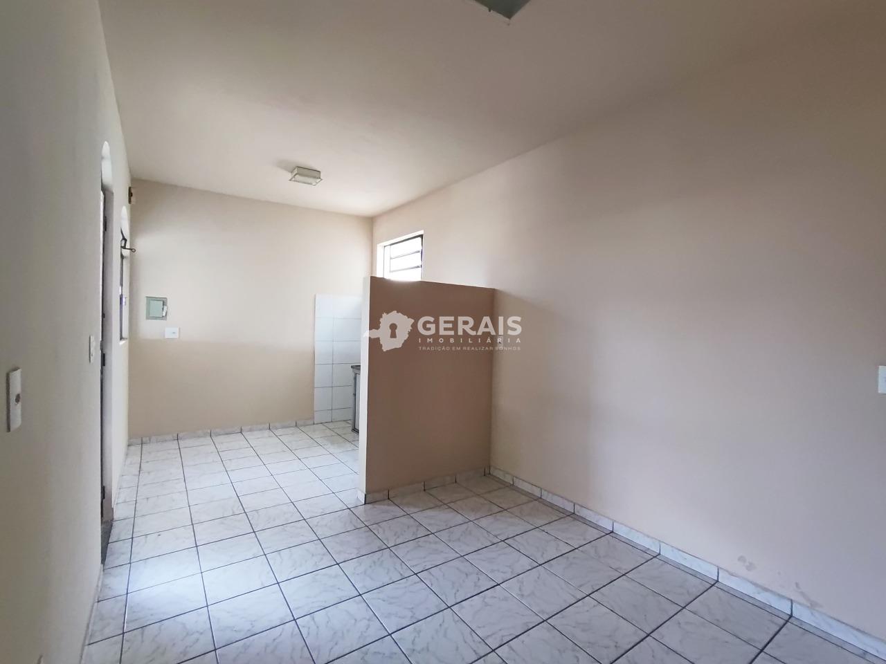 Casa para aluguel no LP PEREIRA: 04- SALA