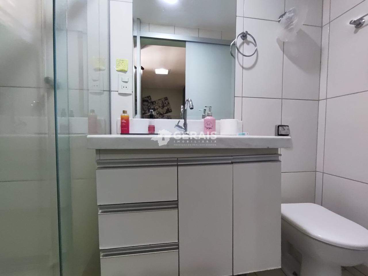 Chalé para aluguel no LAGO DAS ROSEIRAS: 09- BANHO SUÍTE