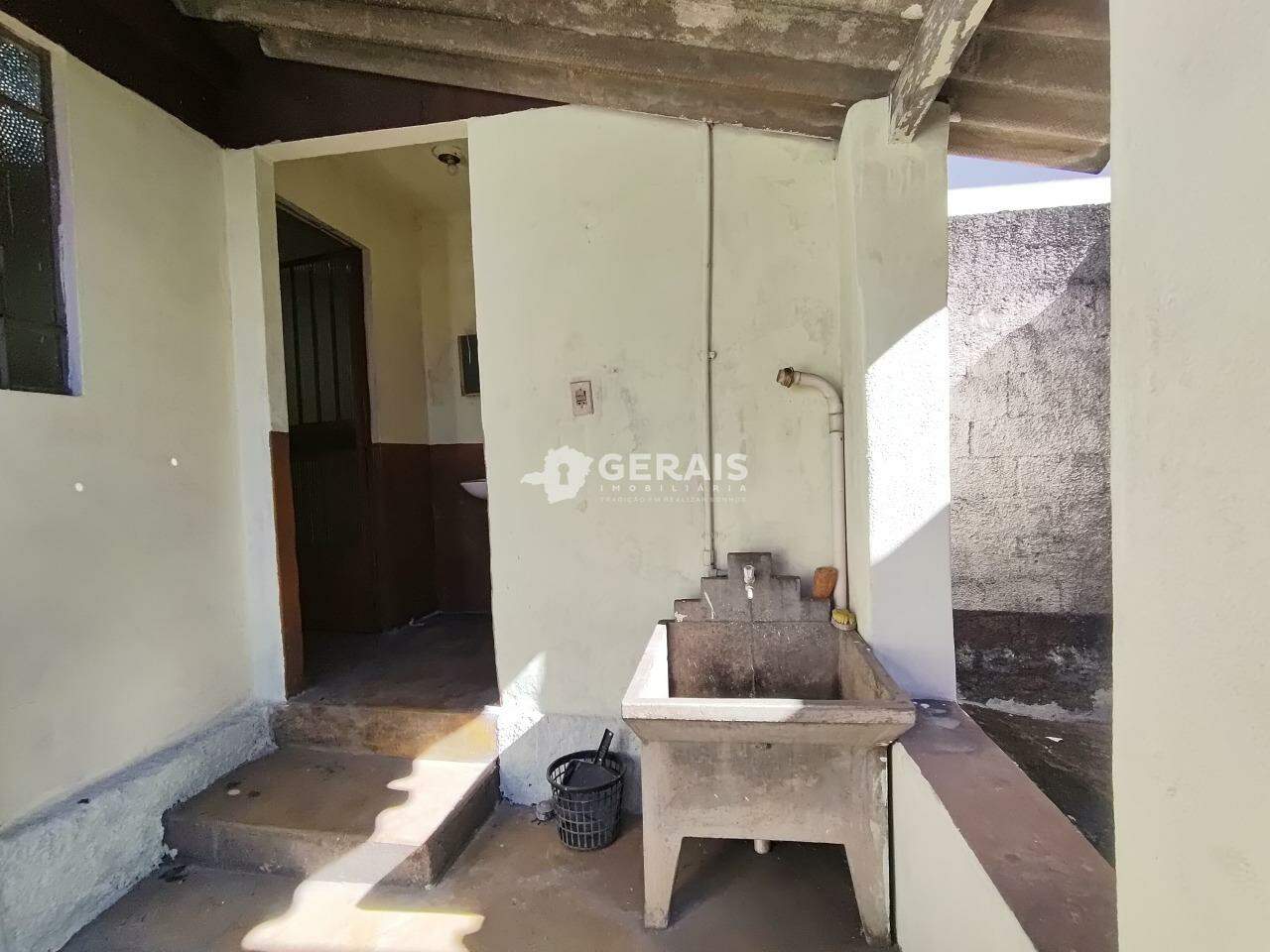 Casa para aluguel no PORTO VELHO: 08- ÁREA DE SERVIÇO
