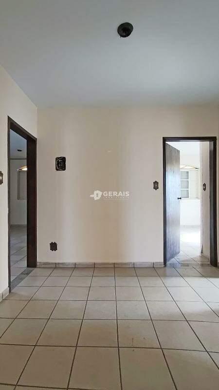 Casa para aluguel no BOM PASTOR: 06- ÁREA DE CIRCULAÇÃO