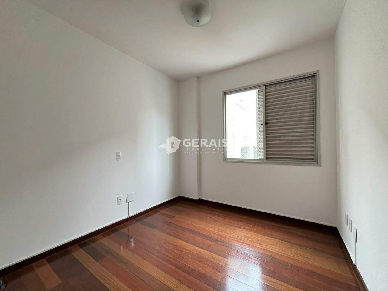 Apartamento à venda no CENTRO: 06 - QUARTO 01