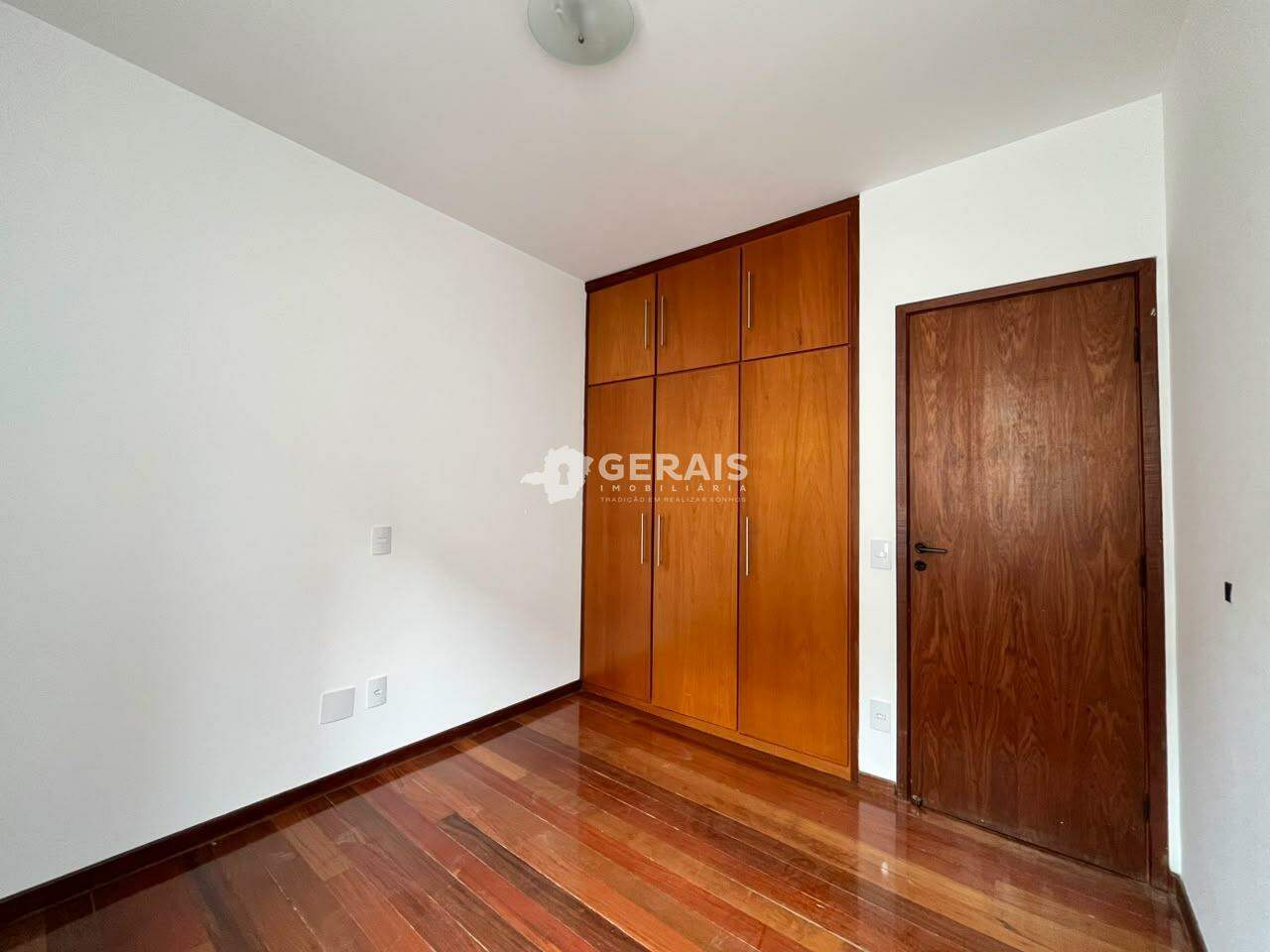 Apartamento à venda no CENTRO: 08 - QUARTO 02