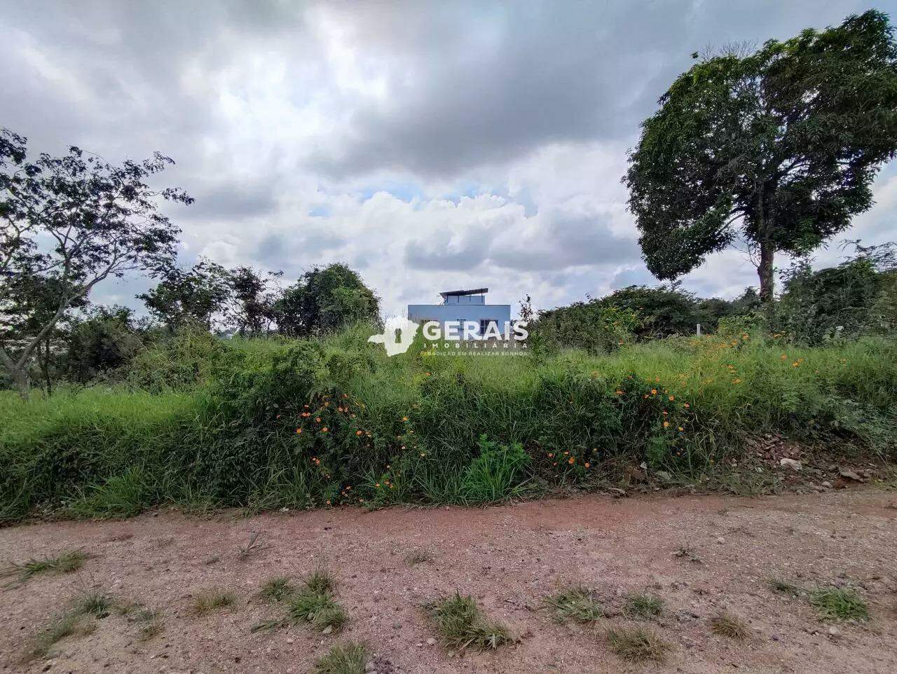 Lote à venda no TERRA AZUL: 01- LOTE
