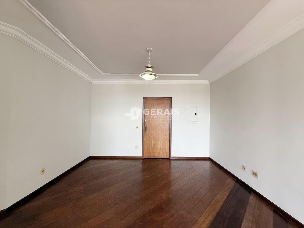 Apartamento à venda no CENTRO: 02 - SALA