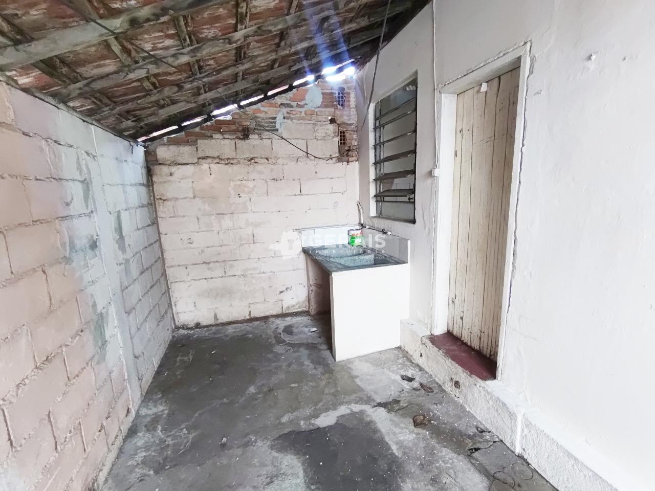 Barracão para aluguel no CATALÃO: 07- ÁREA DE SERVIÇO