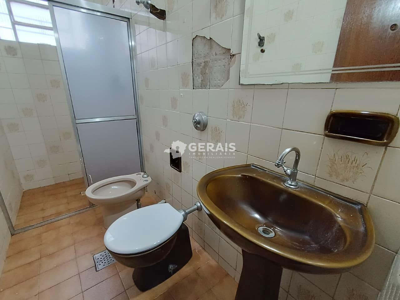 Casa para aluguel no PLANALTO: 09- BANHO SOCIAL