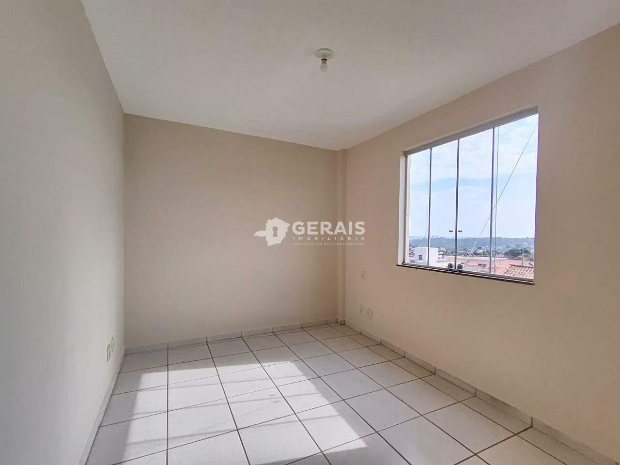 Apartamento para aluguel no SANTA ROSA: 05- QUARTO 01