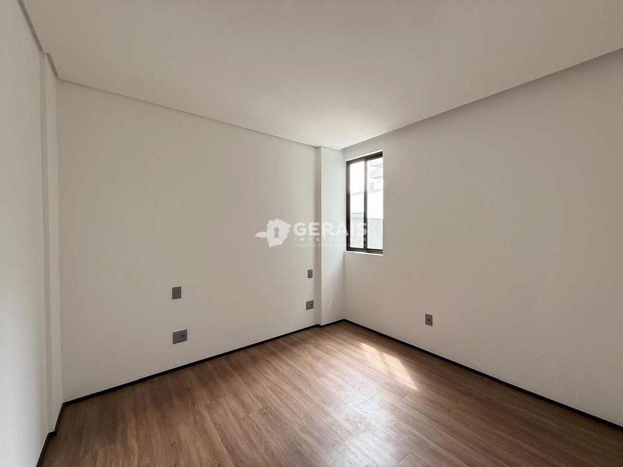 Apartamento à venda no CENTRO: 08 - QUARTO 01