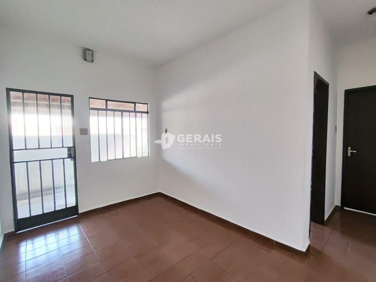 Barracão para aluguel no INTERLAGOS: 03 - SALA