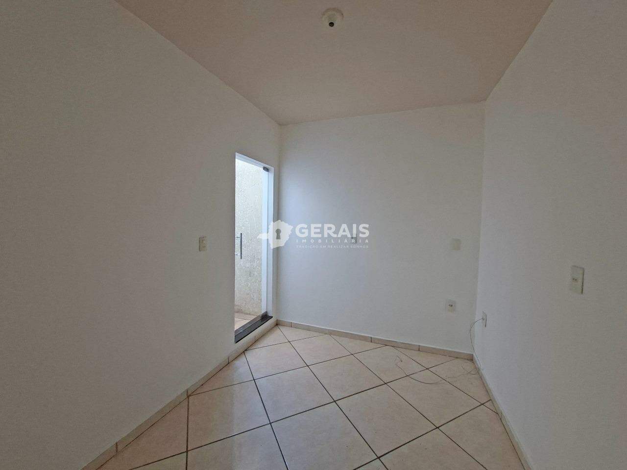 Casa para aluguel no NAÇÕES: 05 - QUARTO 02