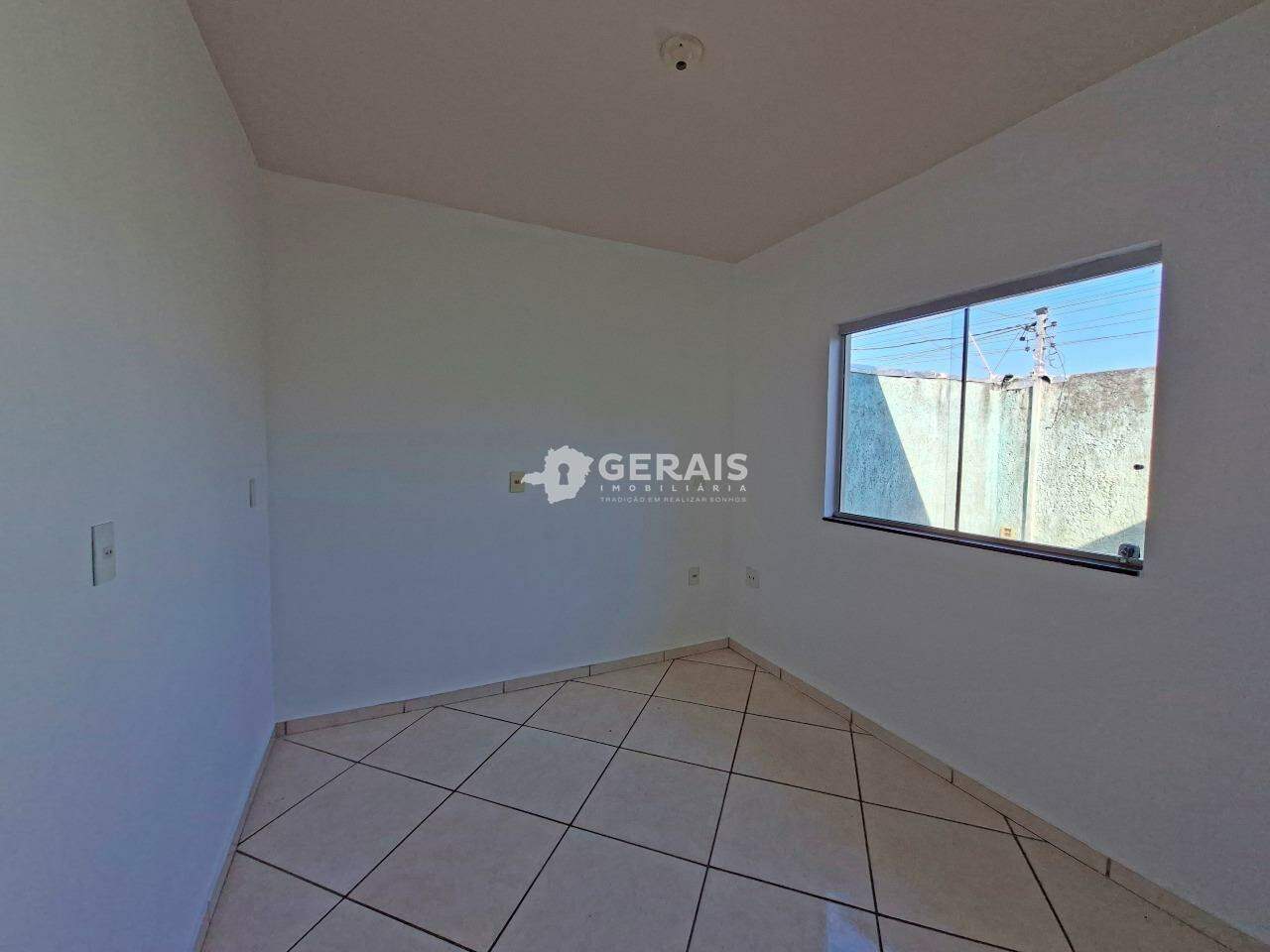 Casa para aluguel no NAÇÕES: 04 - QUARTO 01