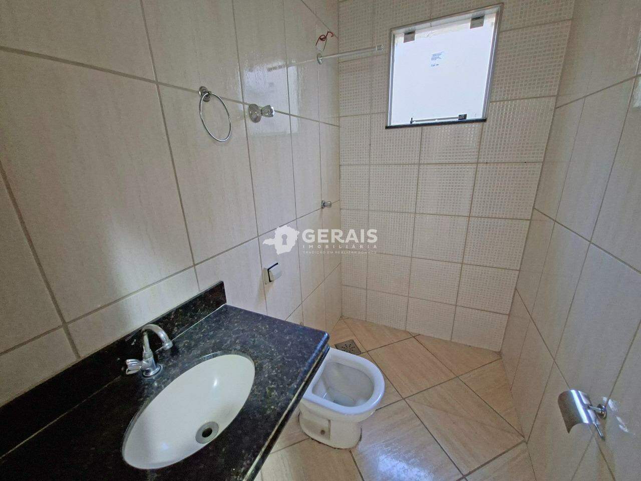 Casa para aluguel no NAÇÕES: 08 - BANHO SOCIAL