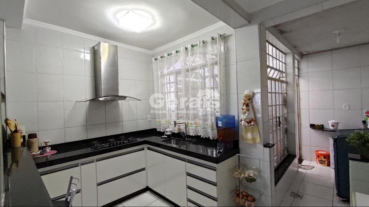 Casa à venda no SERRA VERDE: 06- COZINHA