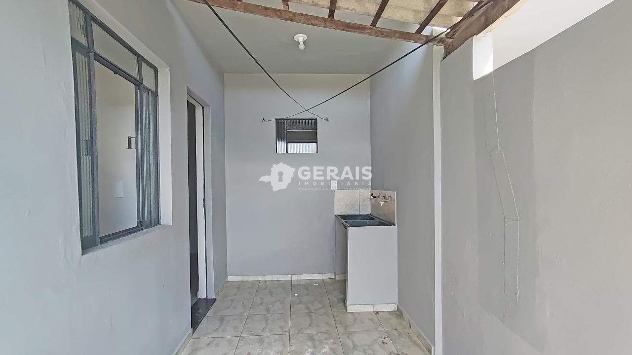 Barracão para aluguel no REALENGO: 07- ÁREA DE SERVIÇO
