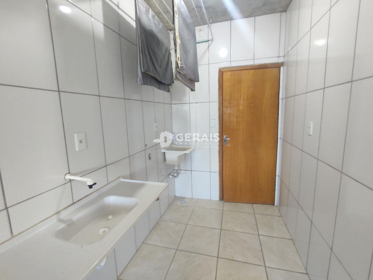 Kitnet para aluguel no JARDIM ALTEROSA: 05- COZINHA / ÁREA DE SERVIÇO