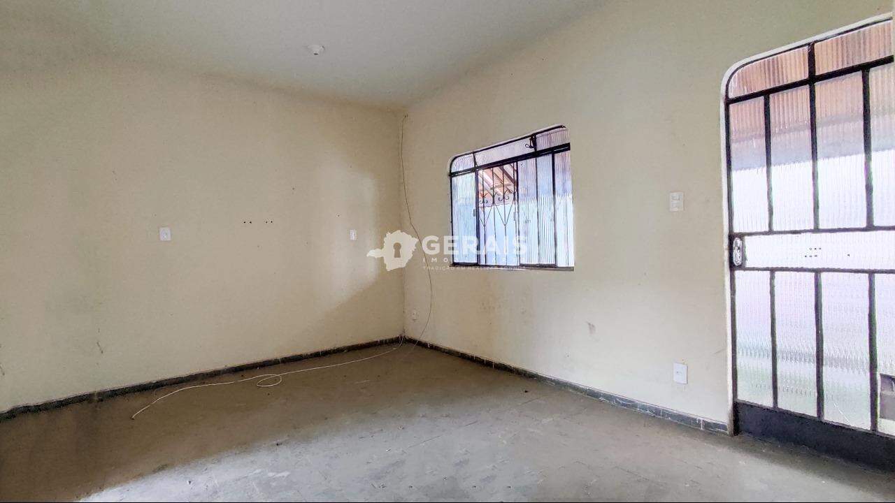 Casa à venda no PARAÍSO: 04- SALA