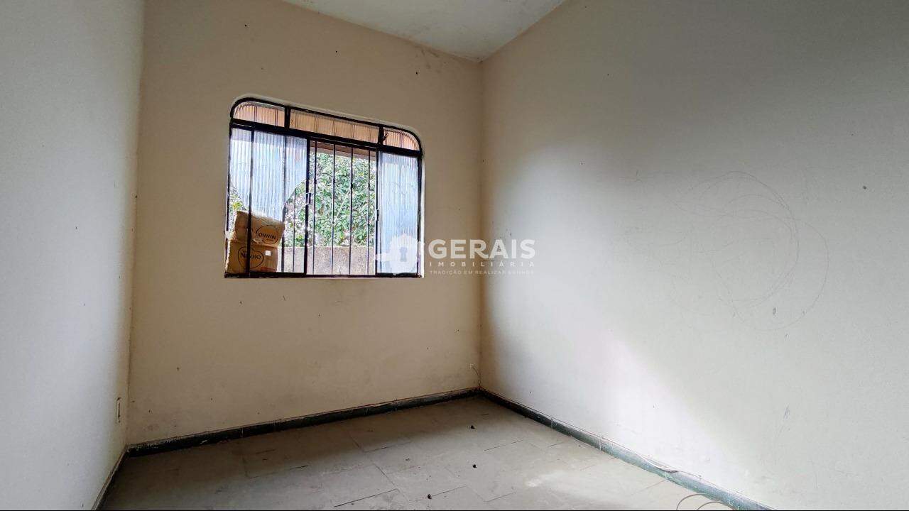 Casa à venda no PARAÍSO: 07- QUARTO 01