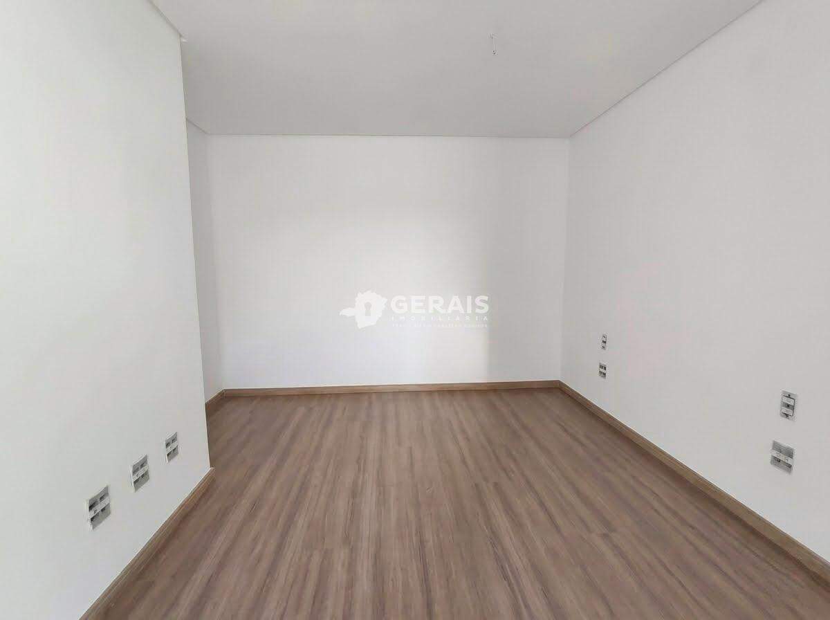 Apartamento à venda no CENTRO: 07- QUARTO SUÍTE