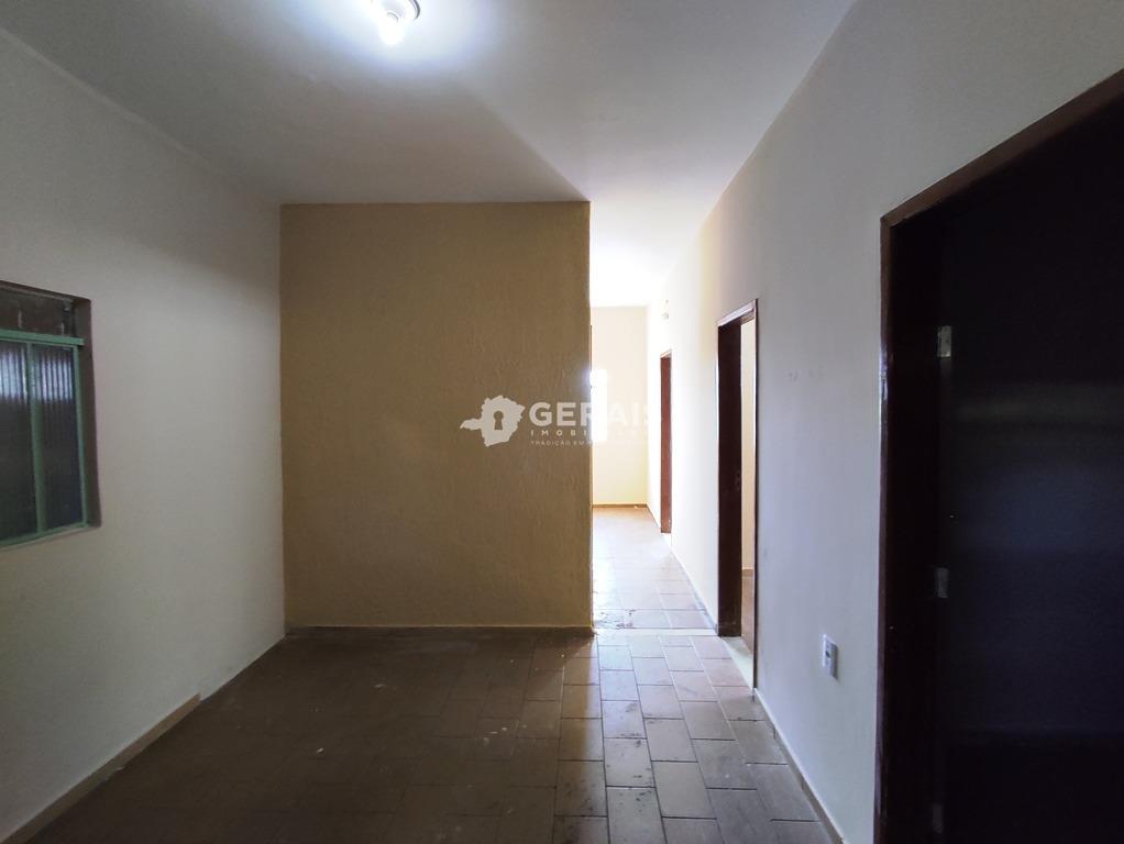 Casa à venda no SAGRADA FAMILIA: 03- SALA