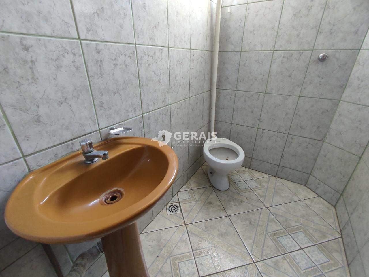 Sala para aluguel no NITERÓI: 09- BANHEIRO 01