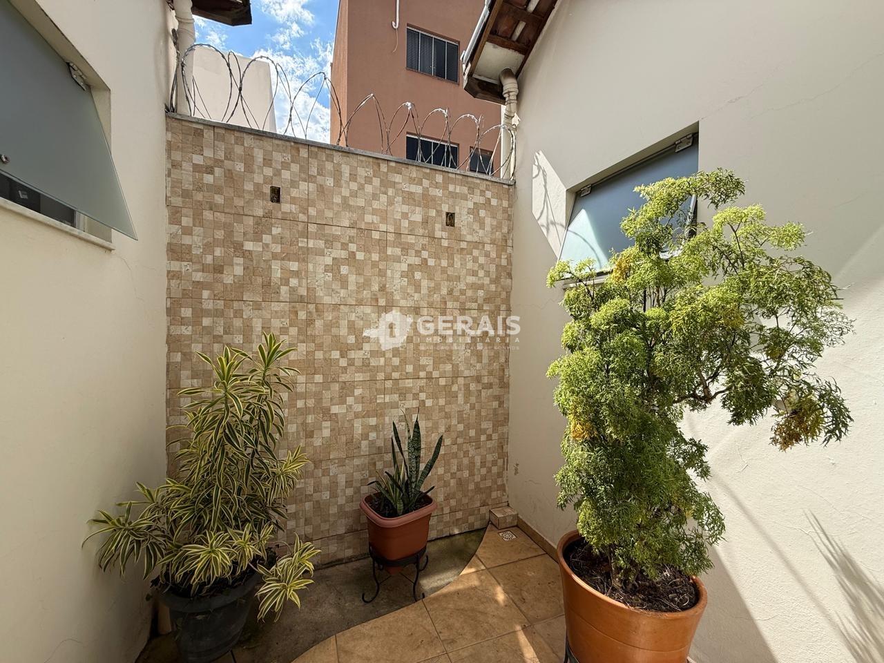 Casa à venda no MANOEL VALINHAS: 06- ÁREA DE CLARIDADE