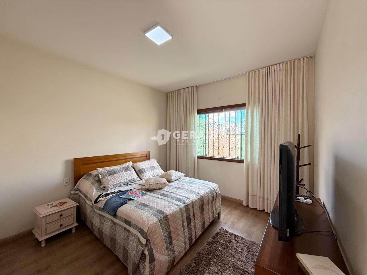 Casa à venda no MANOEL VALINHAS: 08- QUARTO 01