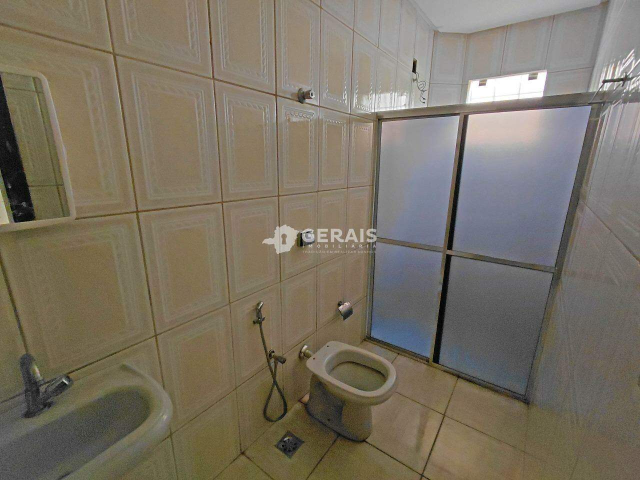 Casa para aluguel no SANTA ROSA: 09- BANHO SOCIAL