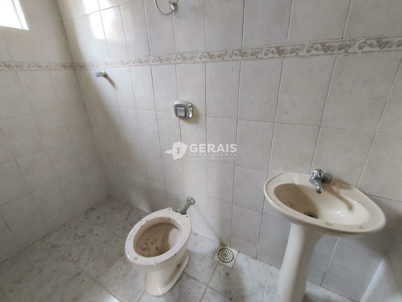 Casa à venda no BOM PASTOR: 08- BANHO SUÍTE
