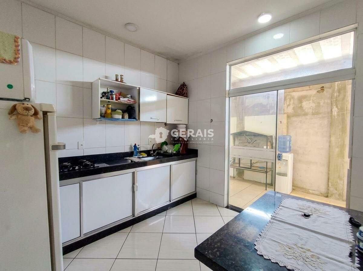 Casa à venda no PADRE EUSTAQUIO: 04 - COZINHA