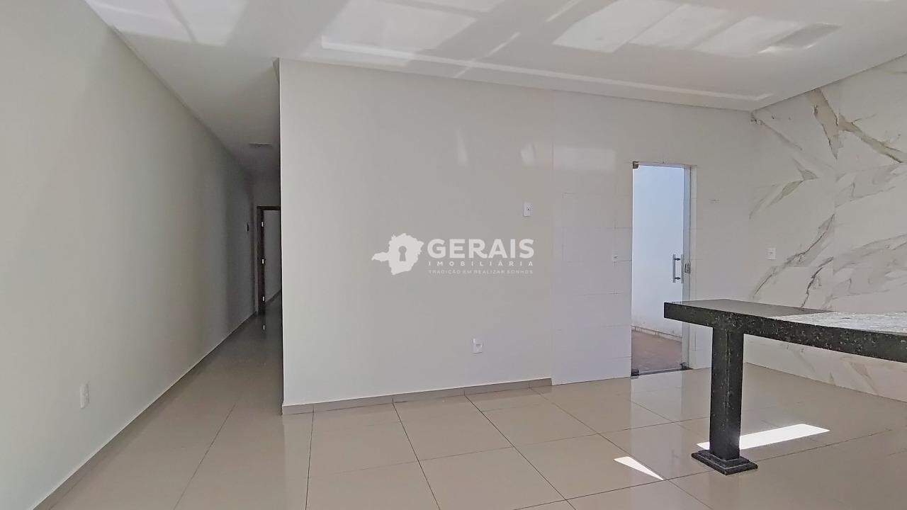 Casa para aluguel no INTERLAGOS: 04- SALA
