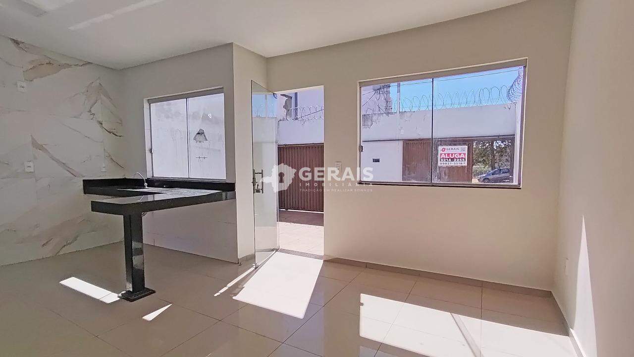 Casa para aluguel no INTERLAGOS: 03- SALA