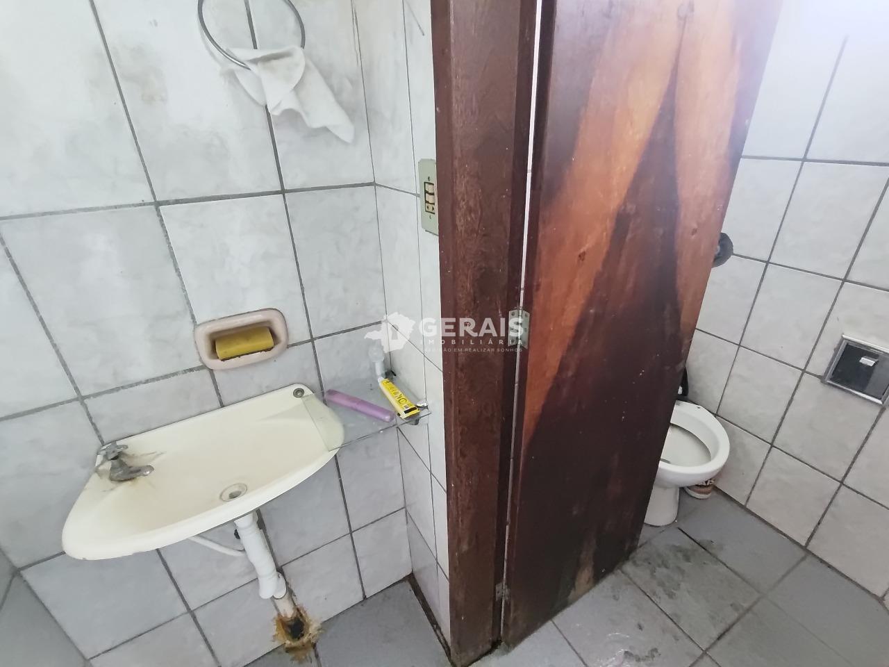 Loja para aluguel no CATALÃO: 05- BANHEIRO