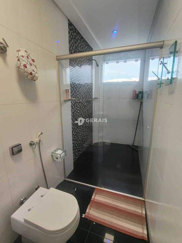 Casa à venda no Nossa Senhora das Graças: 09- BANHO SUÍTE