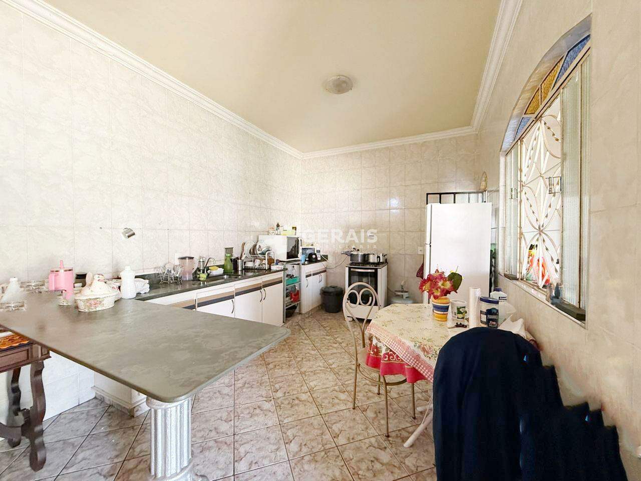 Casa à venda no VILA ROMANA: 06- COZINHA
