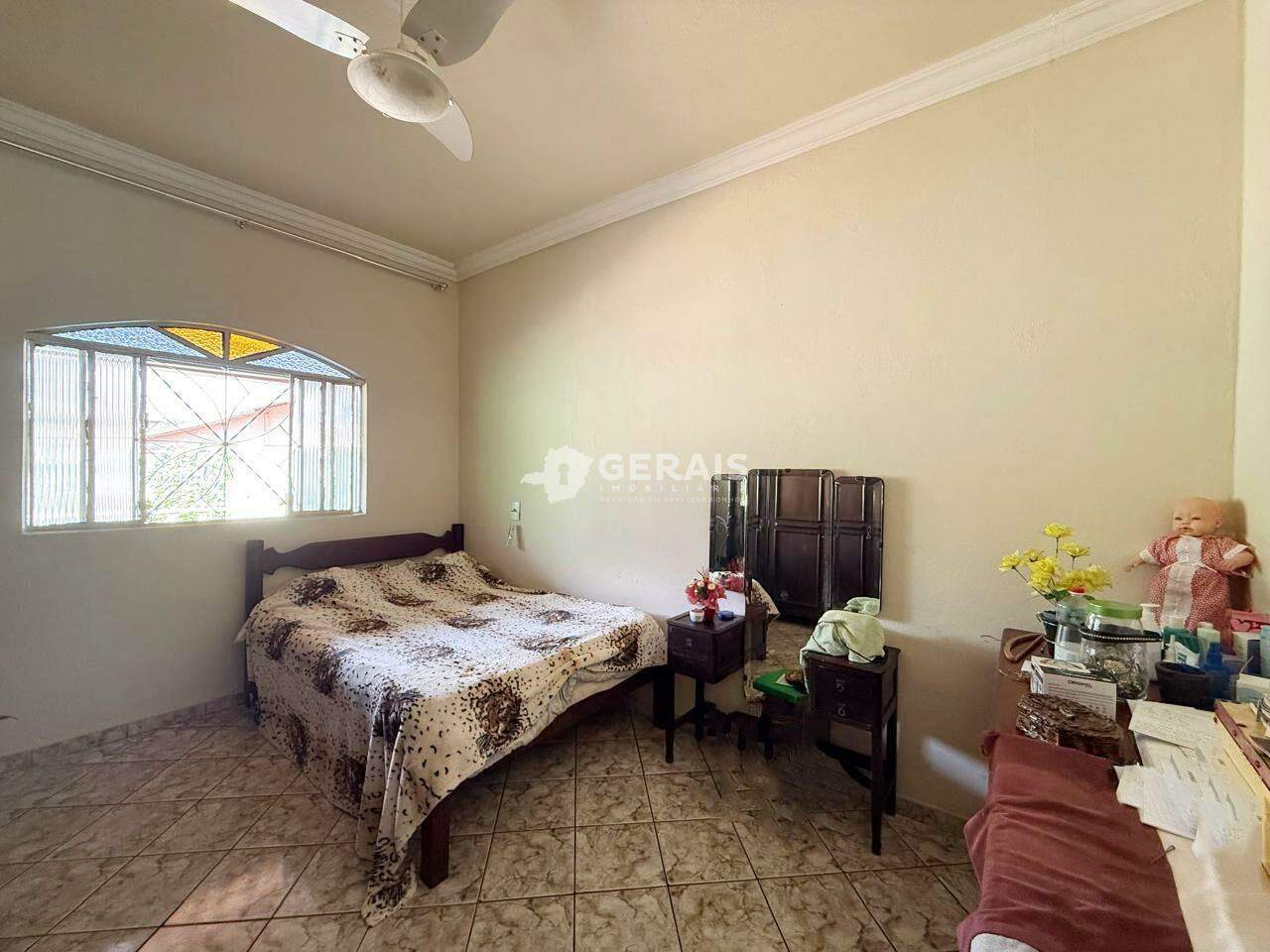 Casa à venda no VILA ROMANA: 03- QUARTO 01