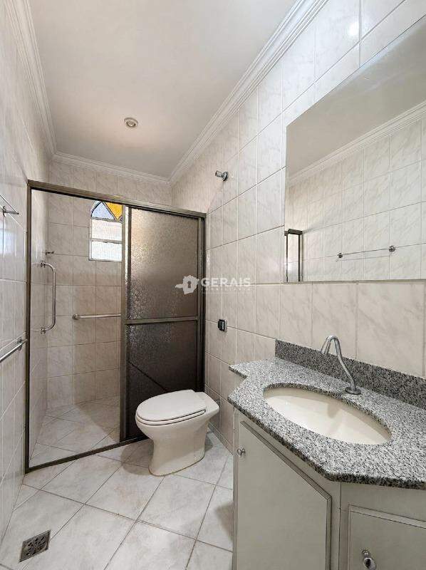 Casa à venda no VILA ROMANA: 05- BANHO SOCIAL