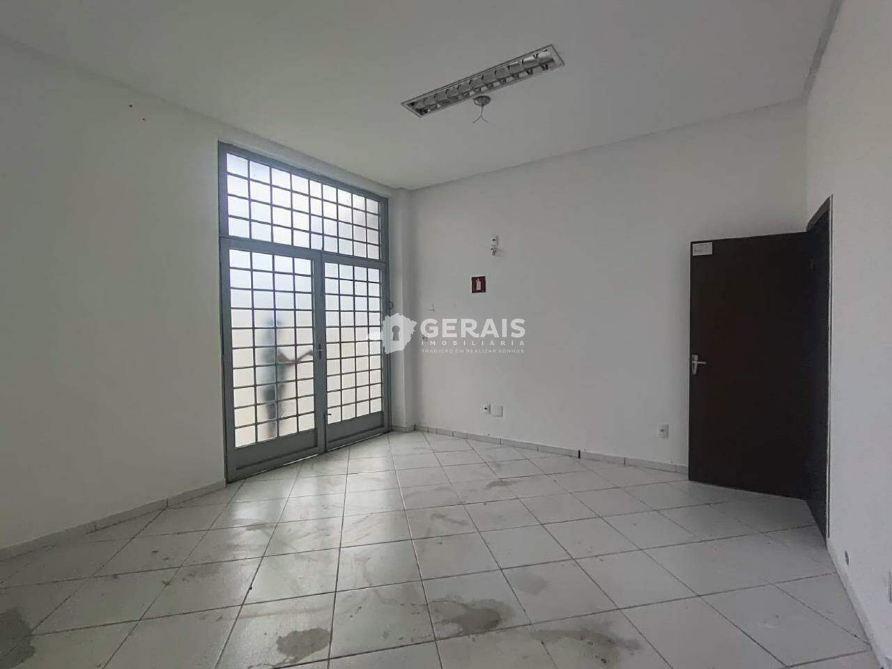 Loja para aluguel no CATALÃO: 04- LOJA