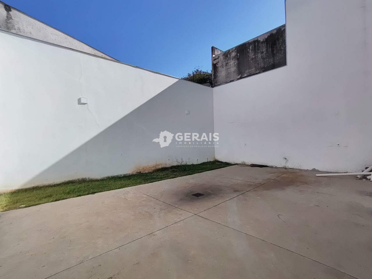 Galpão para aluguel no BOM PASTOR: 09- ÁREA EXTERNA
