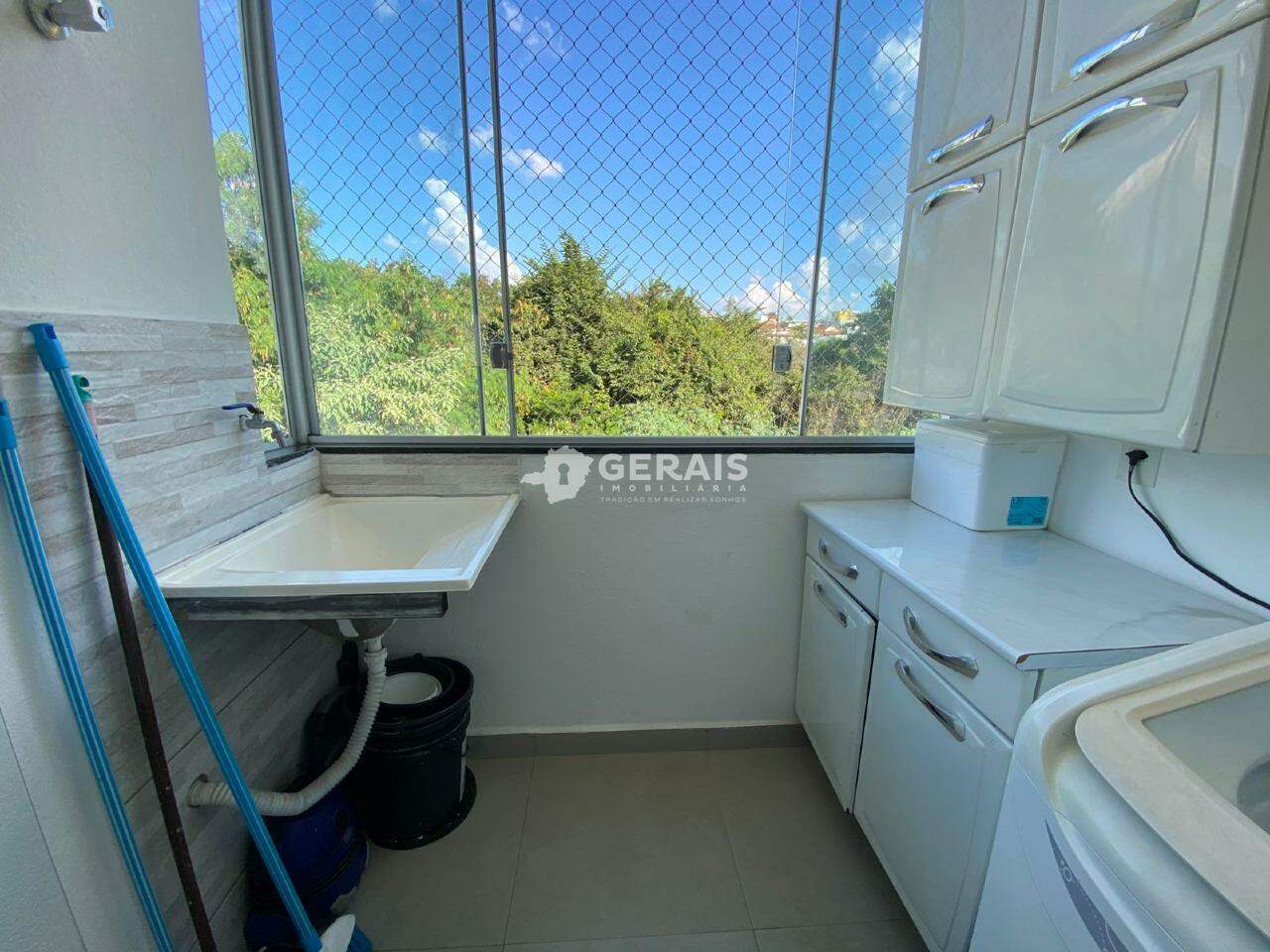 Sobrado à venda no QUINTINO: 08 - ÁREA DE SERVIÇO