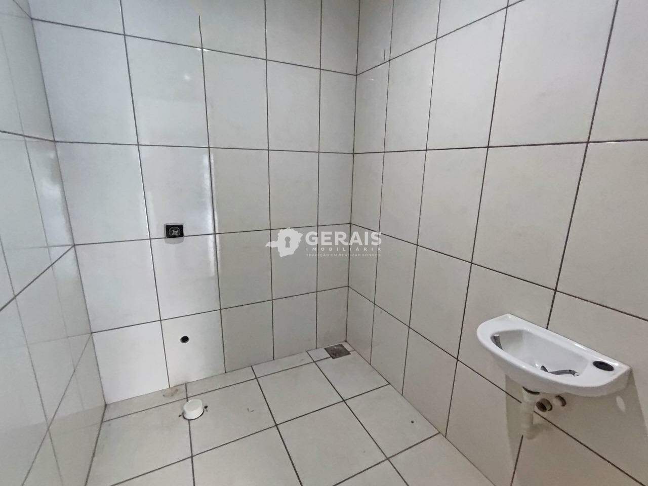 Loja para aluguel no NITERÓI: 05 - BANHEIRO 01