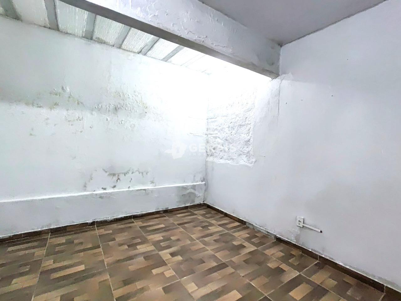 Casa à venda no CONJUNTO HABITACIONAL DOM CRISTIANO: 05- QUARTO 01